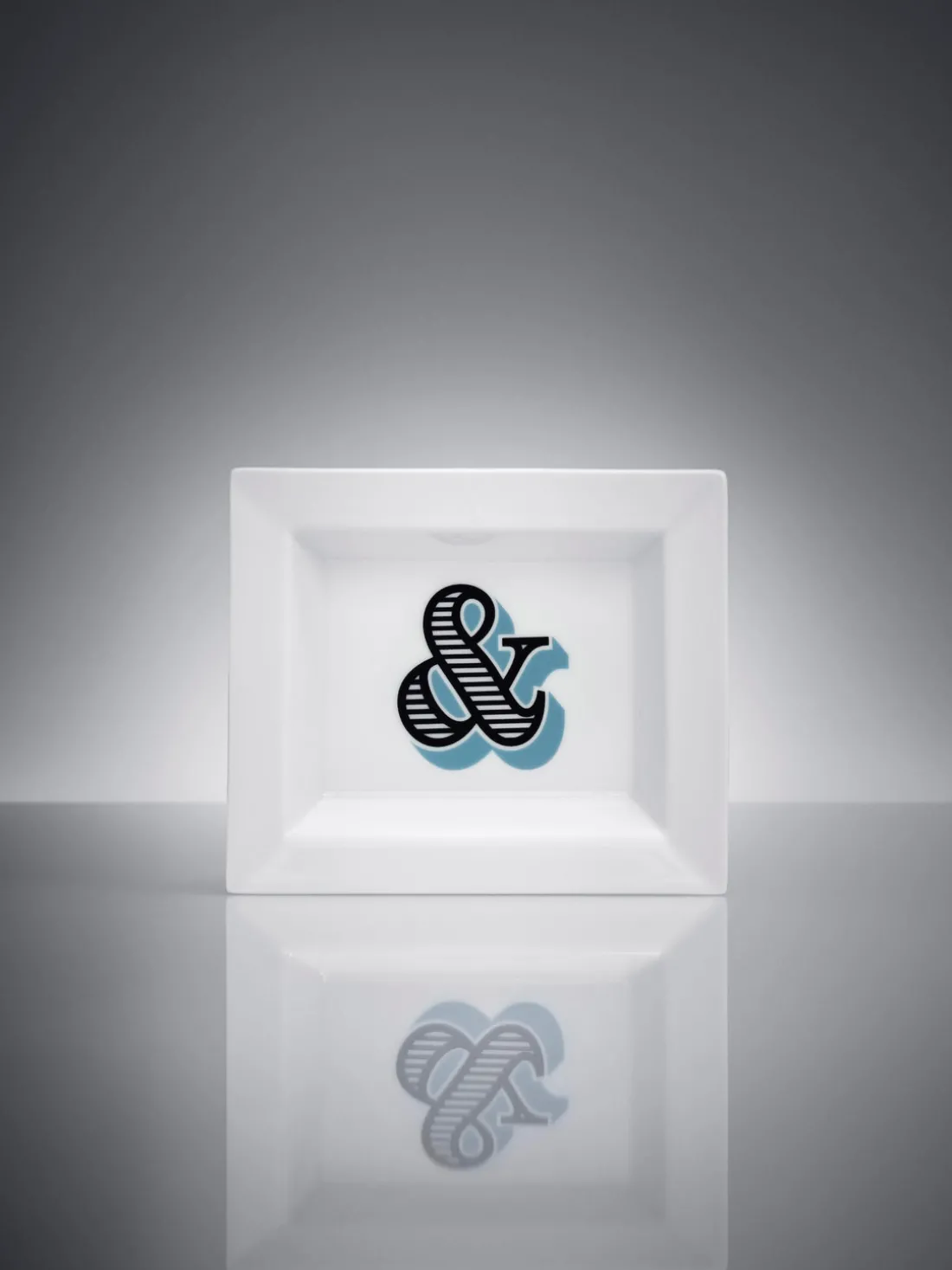 Fuente decorativa artesanal Westwing Collection | MEISSEN Initials