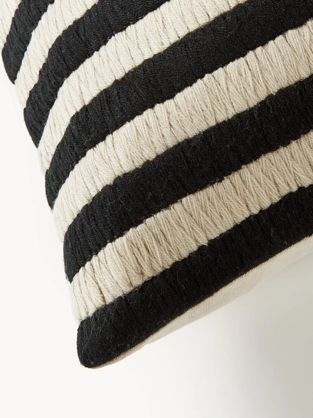 Funda de cojín artesanal con rayas bordadas Henry