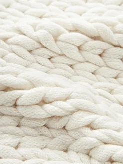 Funda de cojín artesanal de punto grueso Adyna