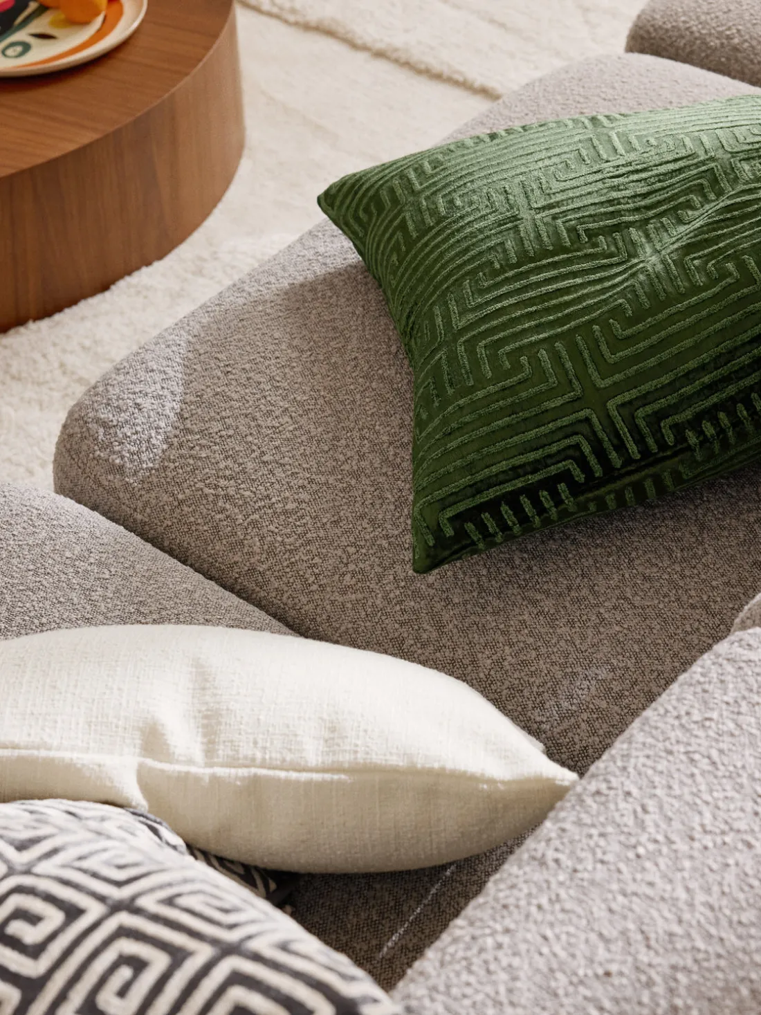 Funda de cojín de terciopelo con bordado de chenilla Stormi