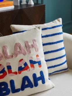 Funda de cojín reversible con inscripción bordada Blah Blah