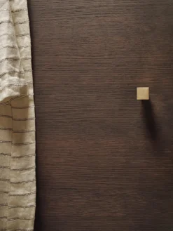 Gancho de pared de latón Square