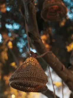 Guirnalda de luces LED solares de yute Maro