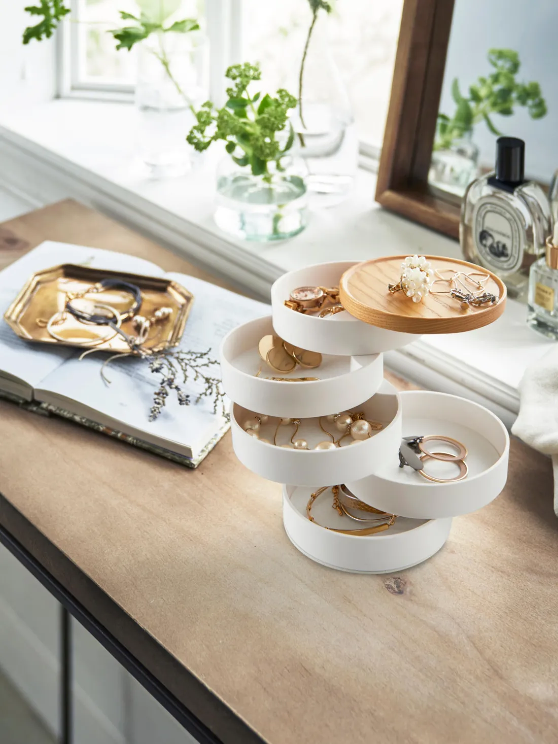 Joyero con tapadera de madera Tosca, 5 niveles