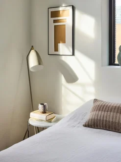 Lámpara de lectura pequeña regulable Gräshoppa