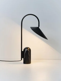 Lámpara de mesa grande ajustable con base de mármol Arum