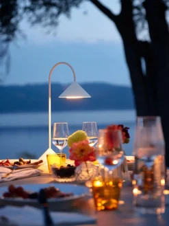 Lámpara de mesa LED para exterior regulable Grasp, pórtatil