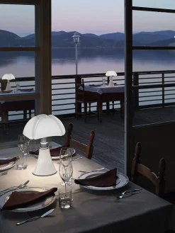 Lámpara de mesa LED regulable Pipistrello