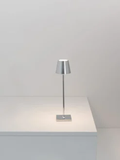 Lámpara de mesa LED regulable Poldina, portátil