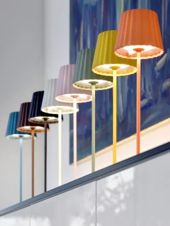 Lámpara de mesa para exterior LED regulable Trellia, portátil