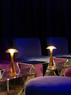 Lámpara de mesa pequeña LED Space, portátil