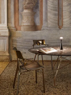 Lámpara de mesa pequeña LED Space, portátil