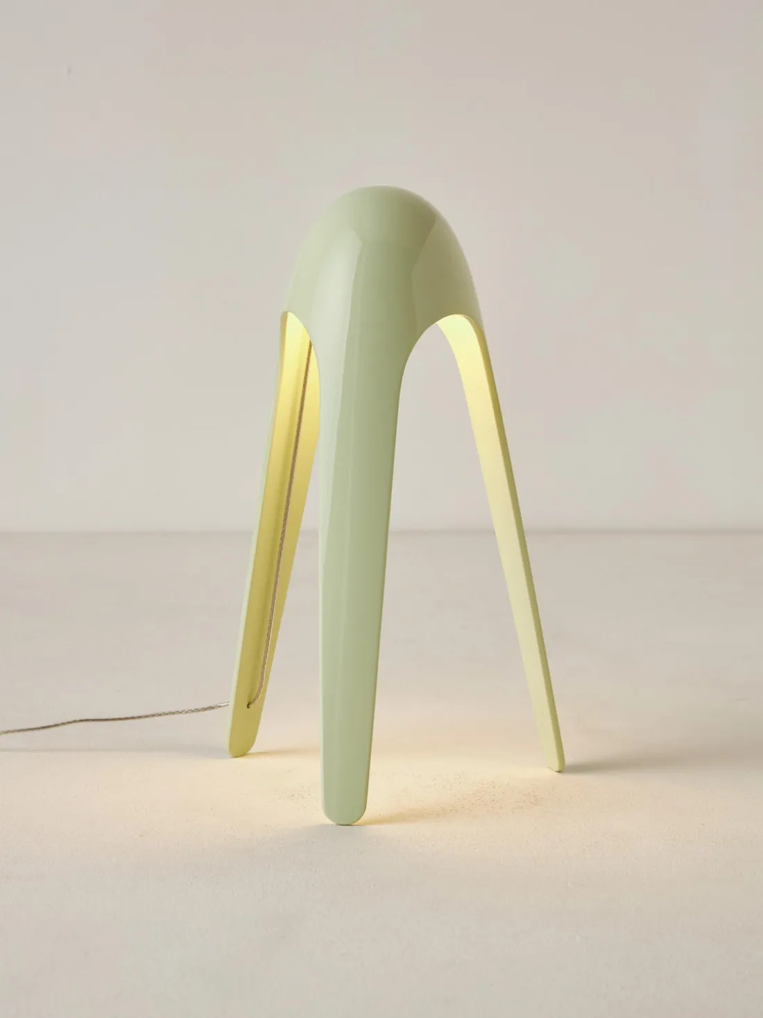 Lámpara de mesa pequeña LED táctil Cyborg