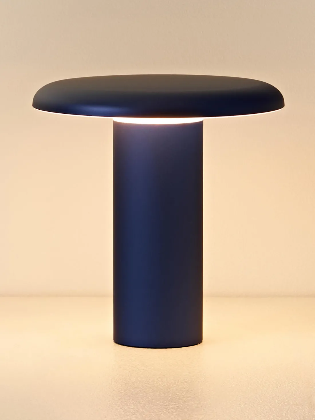 Lámpara de mesa pequeña LED regulable Takku, portátil