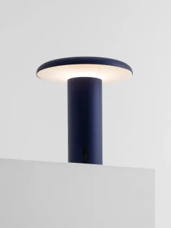 Lámpara de mesa pequeña LED regulable Takku, portátil