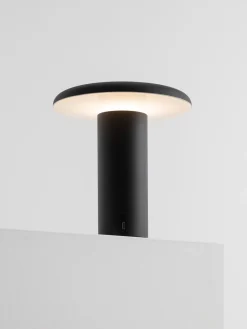 Lámpara de mesa pequeña LED regulable Takku, portátil