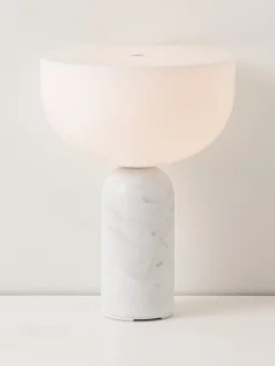 Lámpara de mesa pequeña móvil de mármol Kizu, regulable