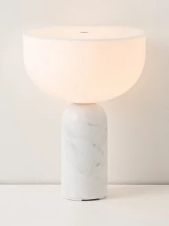 Lámpara de mesa pequeña móvil de mármol Kizu, regulable