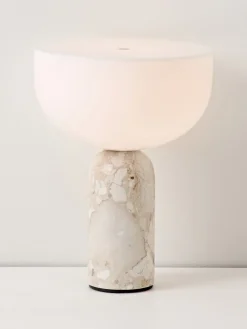 Lámpara de mesa pequeña móvil de mármol Kizu, regulable