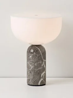 Lámpara de mesa pequeña móvil de mármol Kizu, regulable