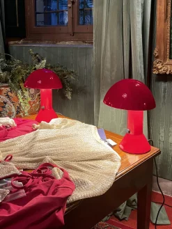 Lámpara de mesa pequeña orientable Elmetto