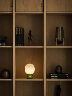 Lámpara de mesa pequeña regulable con puerto USB JWDA