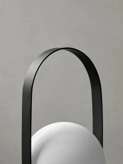 Lámpara de mesa pequeña regulable Carrie, portátil