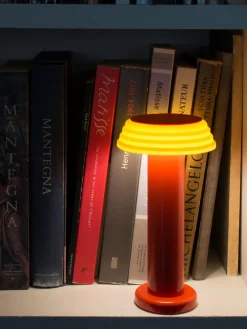 Lámpara de mesa pequeña regulable LED PL1, portátil