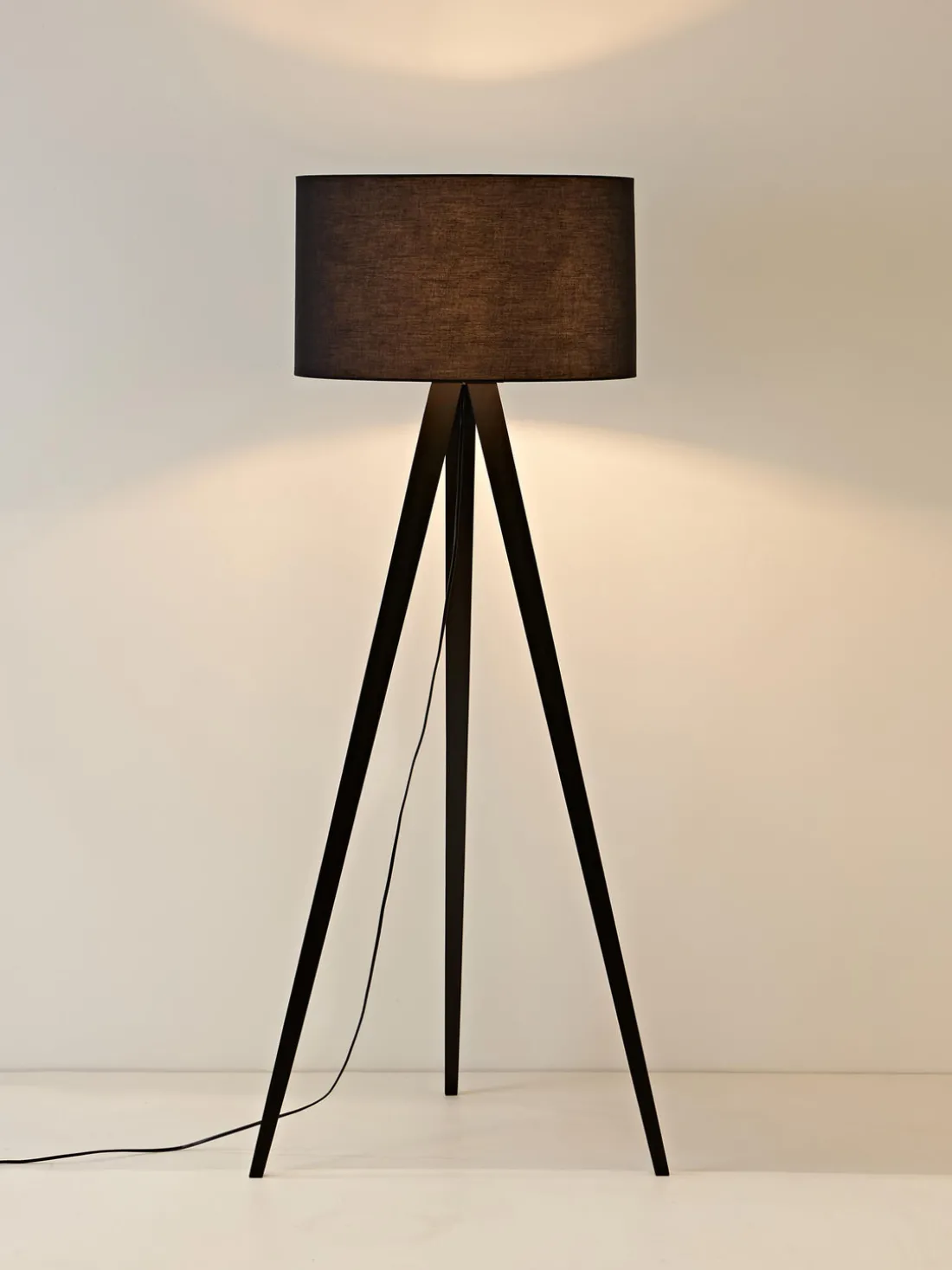 Lámpara de pie con pantalla de madera maciza Jake