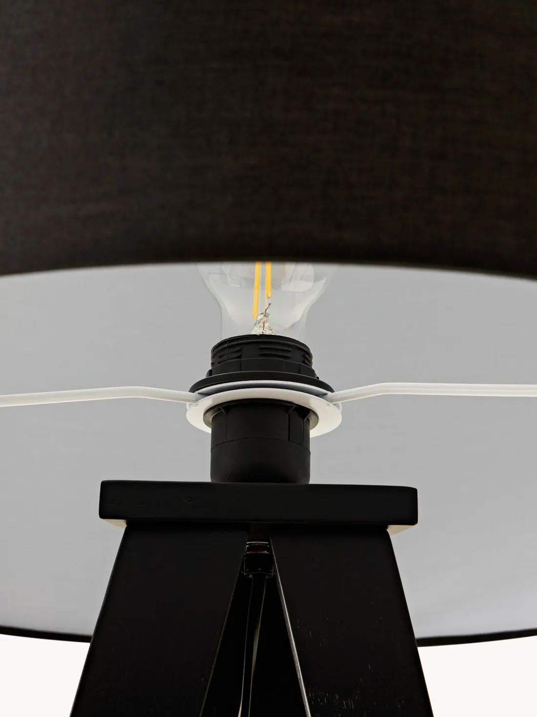 Lámpara de pie con pantalla de madera maciza Jake