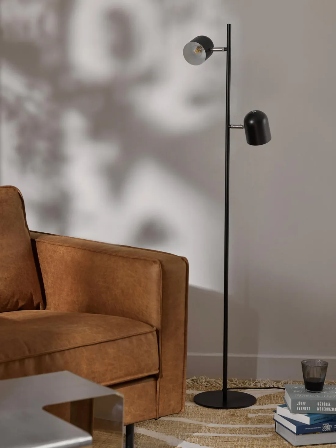 Lámpara de pie de metal Almo