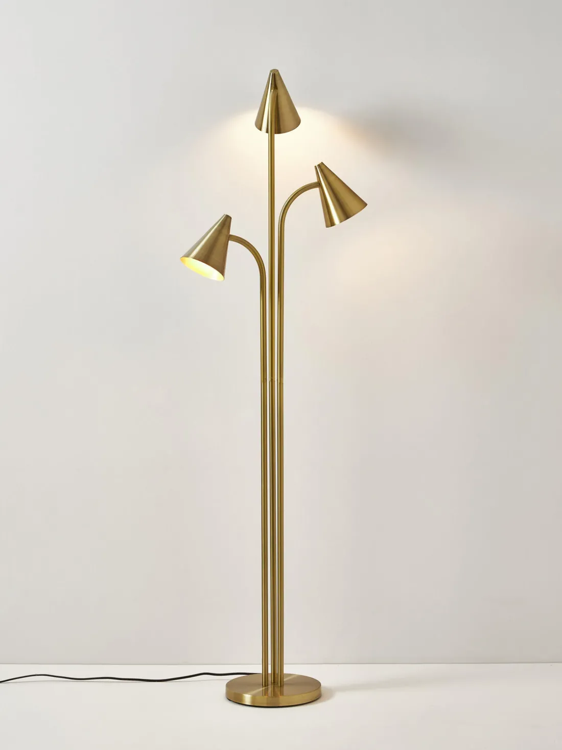 Lámpara de pie de metal Arturo