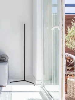 Lámpara de pie LED V-line