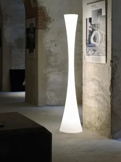 Lámpara de pie para exterior regulable Biconica, con mando a distancia