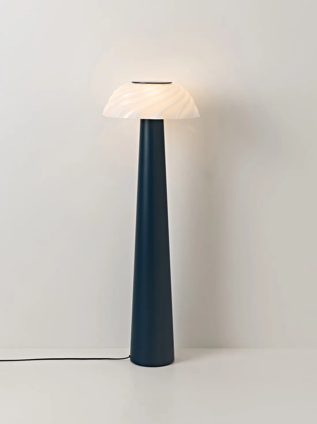 Lámpara de pie pequeña Anya