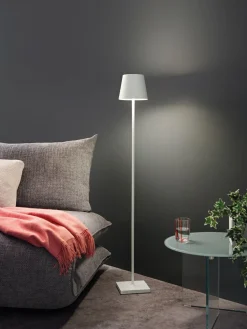 Lámpara de pie pequeña LED regulable Poldina, altura regulable