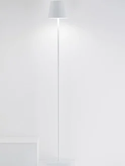 Lámpara de pie pequeña LED regulable Poldina, altura regulable