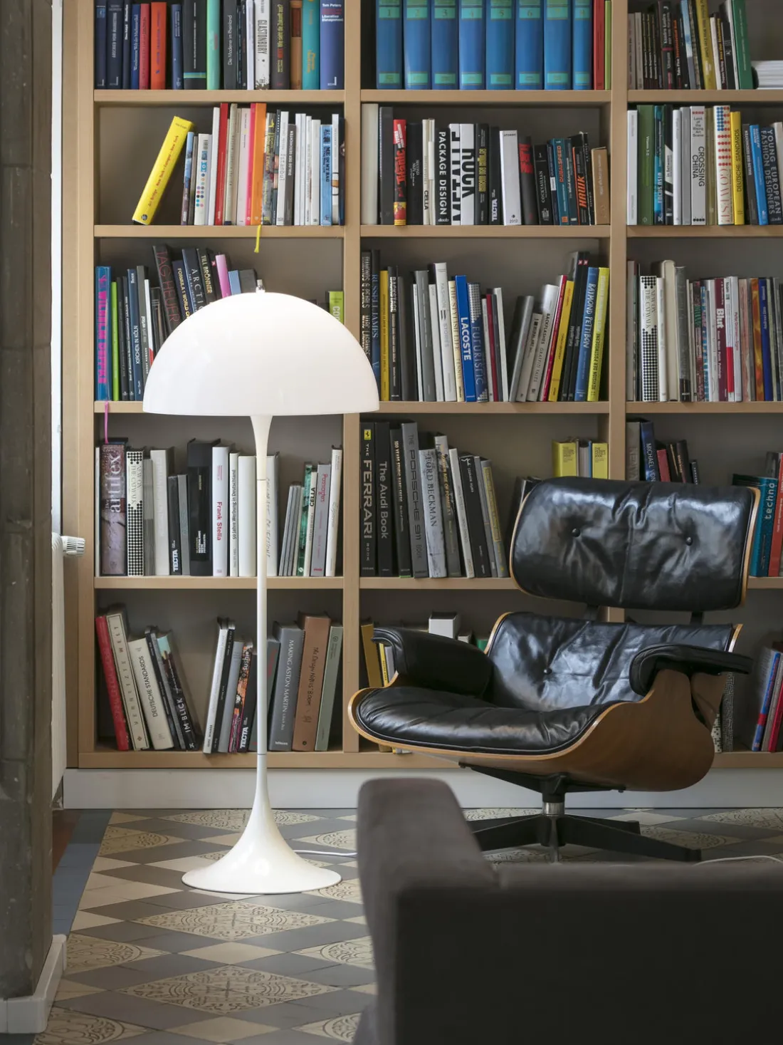 Lámpara de pie pequeña Panthella de diseño Verner Panton