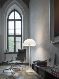 Lámpara de pie pequeña Panthella de diseño Verner Panton