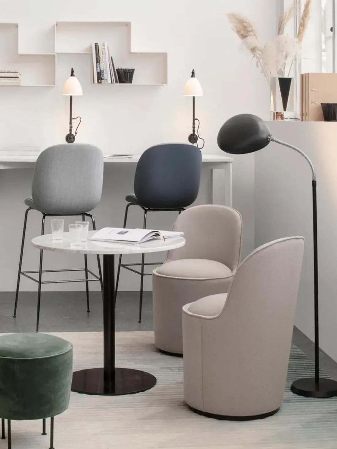 Lámpara de pie pequeña regulable Cobra