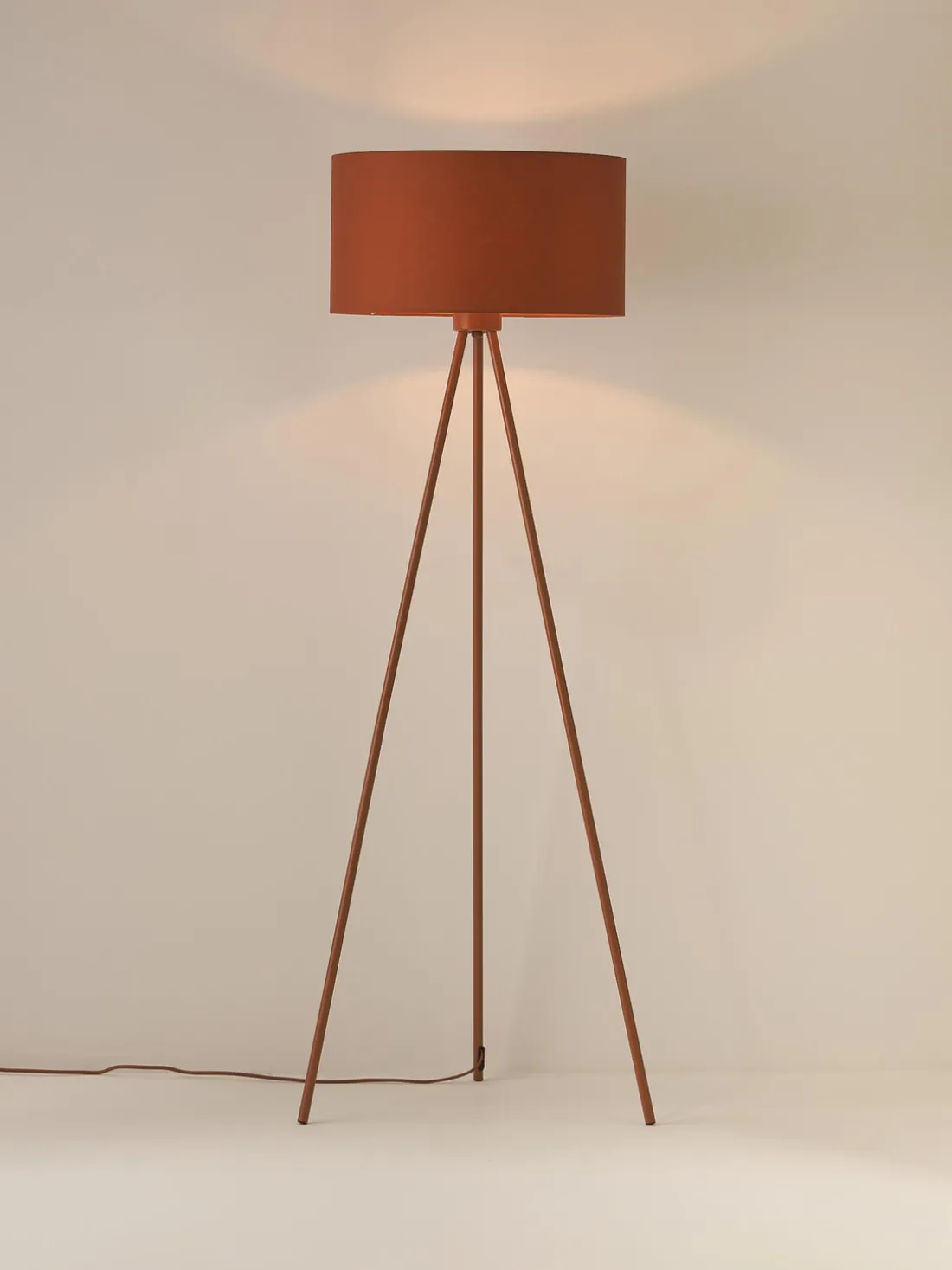 Lámpara de pie trípode Cella