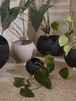 Macetero de metal Globe