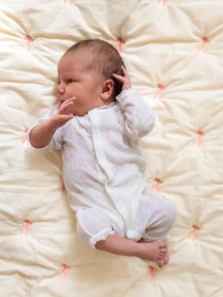 Manta acolchada de algodón ecológico Bows