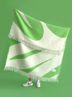 Manta de lana con estampado zigzag Swirl