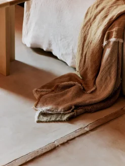 Manta de lino artesanal con flecos Pila