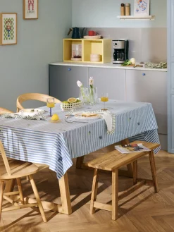 Mantel a rayas con motivos bordados Melony