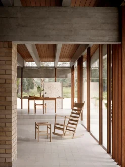 Mecedora de madera de roble CH45