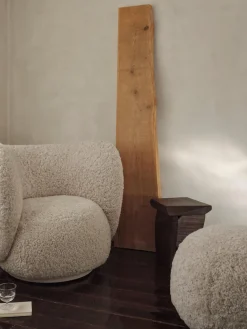 Mesa auxiliar artesanal de madera de mango Silva