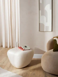 Mesa auxiliar con forma orgánica Pietra