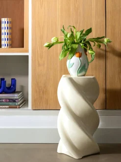 Mesa auxiliar en forma orgánica Marshmallow